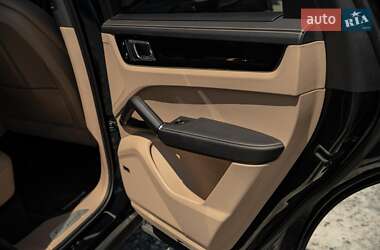 Внедорожник / Кроссовер Porsche Cayenne 2019 в 