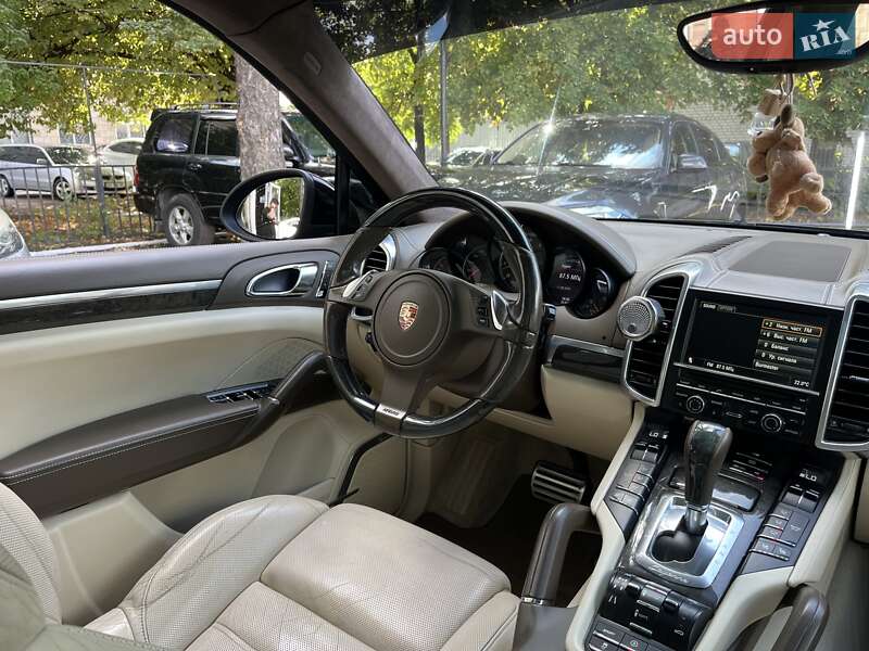 Позашляховик / Кросовер Porsche Cayenne 2011 в Харкові