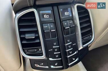 Внедорожник / Кроссовер Porsche Cayenne 2011 в 