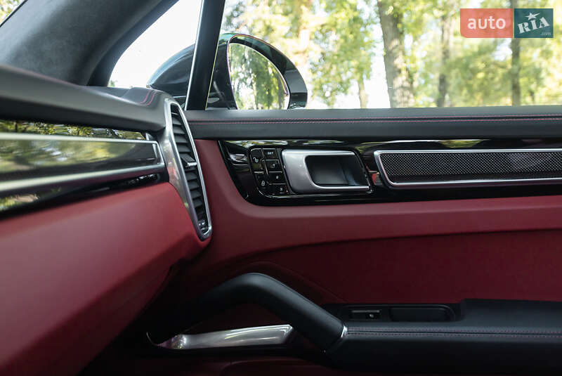Позашляховик / Кросовер Porsche Cayenne 2018 в Києві