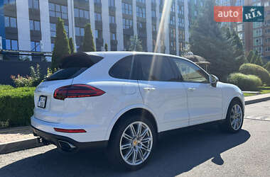 Внедорожник / Кроссовер Porsche Cayenne 2016 в 