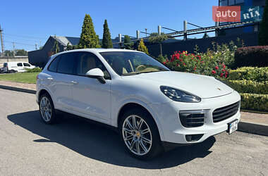 Внедорожник / Кроссовер Porsche Cayenne 2016 в 