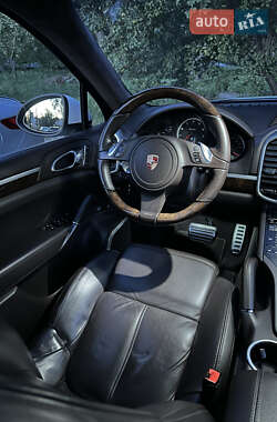 Позашляховик / Кросовер Porsche Cayenne 2012 в 