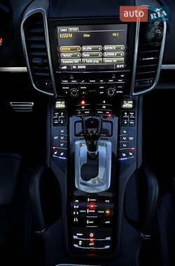 Позашляховик / Кросовер Porsche Cayenne 2012 в 