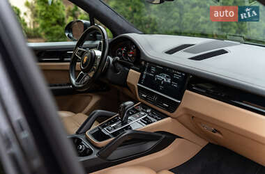 Внедорожник / Кроссовер Porsche Cayenne 2019 в 