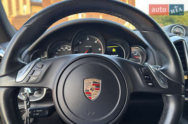 Внедорожник / Кроссовер Porsche Cayenne 2013 в 
