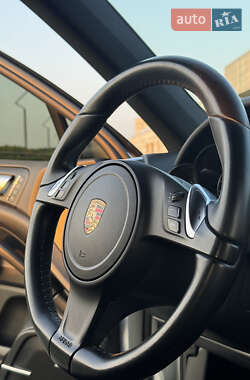Внедорожник / Кроссовер Porsche Cayenne 2013 в 