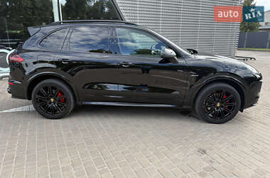 Внедорожник / Кроссовер Porsche Cayenne 2014 в 