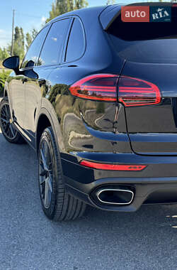 Внедорожник / Кроссовер Porsche Cayenne 2014 в 