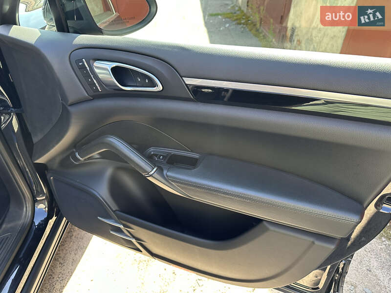 Внедорожник / Кроссовер Porsche Cayenne 2014 в Львове