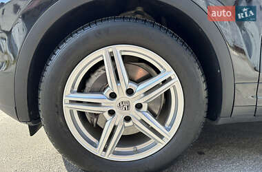 Внедорожник / Кроссовер Porsche Cayenne 2014 в 