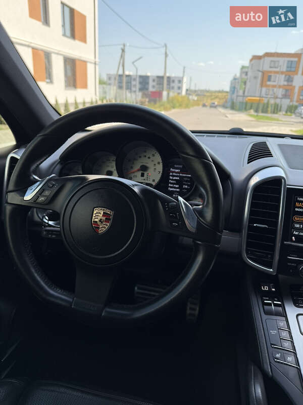 Позашляховик / Кросовер Porsche Cayenne 2011 в Рівному