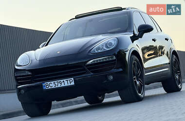 Внедорожник / Кроссовер Porsche Cayenne 2012 в 