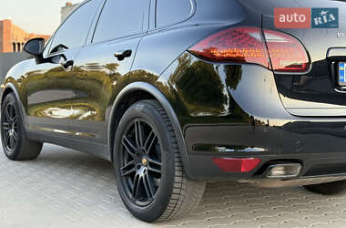 Внедорожник / Кроссовер Porsche Cayenne 2012 в 