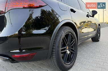 Внедорожник / Кроссовер Porsche Cayenne 2012 в 