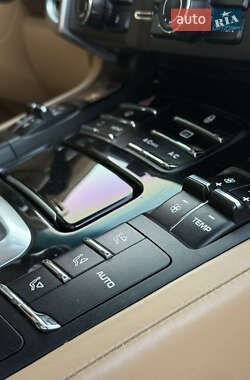 Внедорожник / Кроссовер Porsche Cayenne 2012 в 