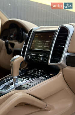 Внедорожник / Кроссовер Porsche Cayenne 2012 в 