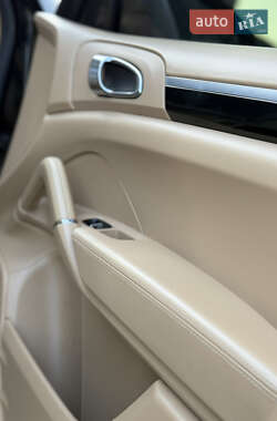 Внедорожник / Кроссовер Porsche Cayenne 2012 в 