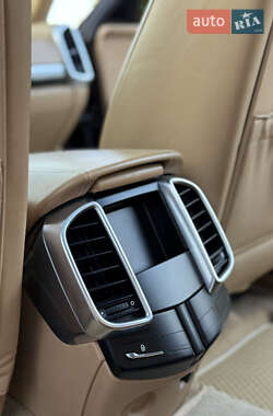 Внедорожник / Кроссовер Porsche Cayenne 2012 в 
