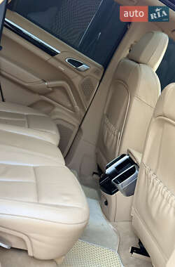 Внедорожник / Кроссовер Porsche Cayenne 2012 в 