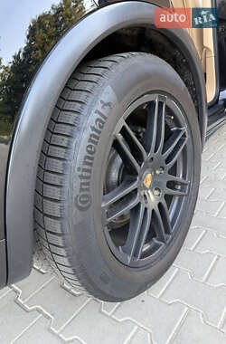 Внедорожник / Кроссовер Porsche Cayenne 2012 в 