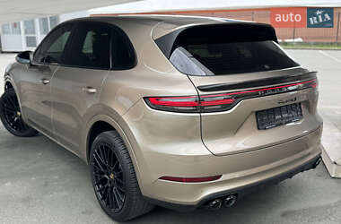 Внедорожник / Кроссовер Porsche Cayenne 2018 в Киеве