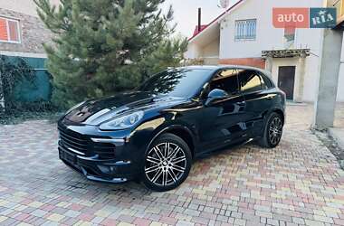 Внедорожник / Кроссовер Porsche Cayenne 2015 в 