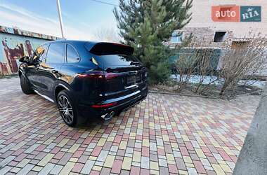 Внедорожник / Кроссовер Porsche Cayenne 2015 в 