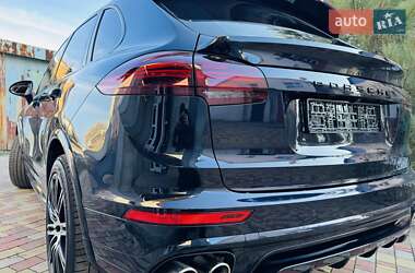 Внедорожник / Кроссовер Porsche Cayenne 2015 в 