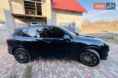 Внедорожник / Кроссовер Porsche Cayenne 2015 в 