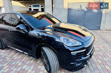 Внедорожник / Кроссовер Porsche Cayenne 2015 в 