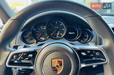 Внедорожник / Кроссовер Porsche Cayenne 2015 в 