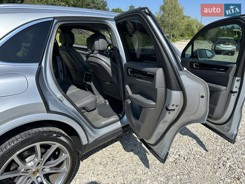Позашляховик / Кросовер Porsche Cayenne 2019 в Львові