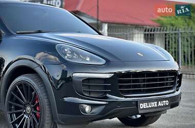 Внедорожник / Кроссовер Porsche Cayenne 2017 в 