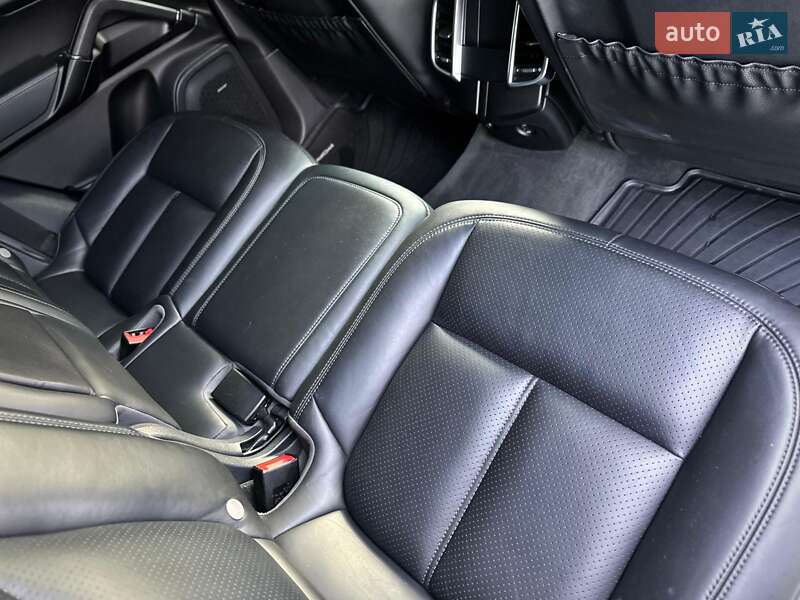 Позашляховик / Кросовер Porsche Cayenne 2017 в Києві