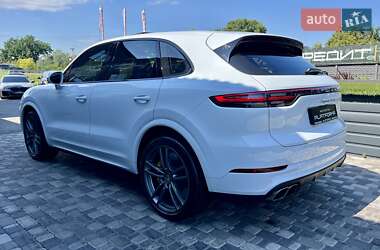 Внедорожник / Кроссовер Porsche Cayenne 2018 в 