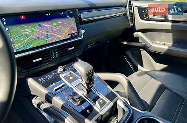 Внедорожник / Кроссовер Porsche Cayenne 2018 в 