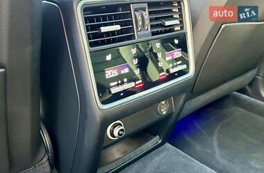 Внедорожник / Кроссовер Porsche Cayenne 2018 в 