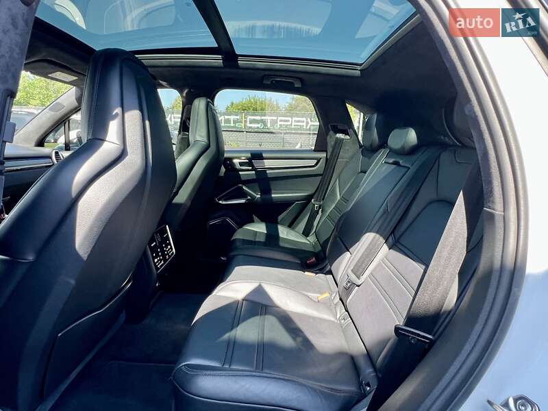 Внедорожник / Кроссовер Porsche Cayenne 2018 в Киеве