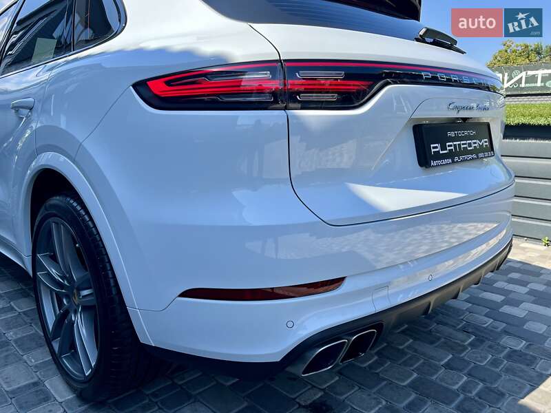 Внедорожник / Кроссовер Porsche Cayenne 2018 в Киеве