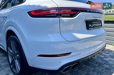 Внедорожник / Кроссовер Porsche Cayenne 2018 в 