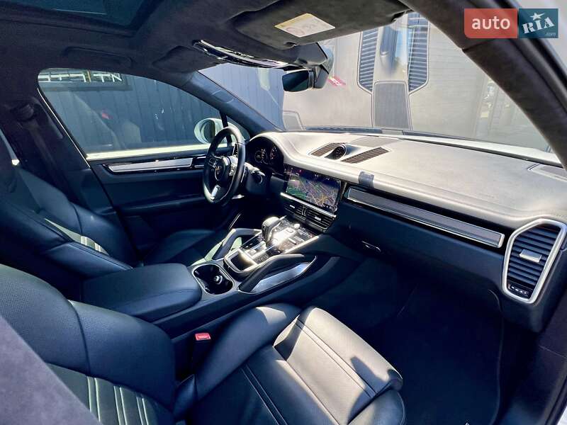 Внедорожник / Кроссовер Porsche Cayenne 2018 в Киеве