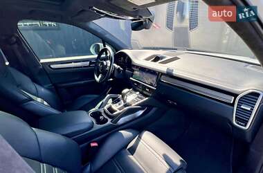 Внедорожник / Кроссовер Porsche Cayenne 2018 в 