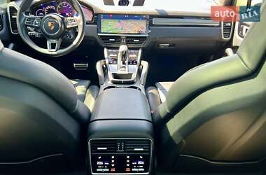 Внедорожник / Кроссовер Porsche Cayenne 2018 в 