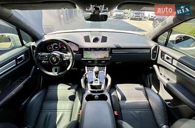 Внедорожник / Кроссовер Porsche Cayenne 2018 в 