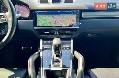Внедорожник / Кроссовер Porsche Cayenne 2018 в 