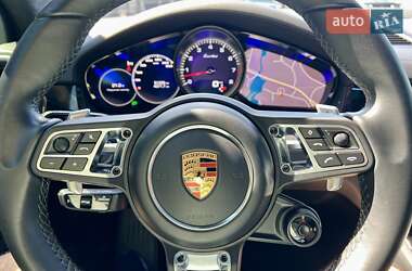 Внедорожник / Кроссовер Porsche Cayenne 2018 в 