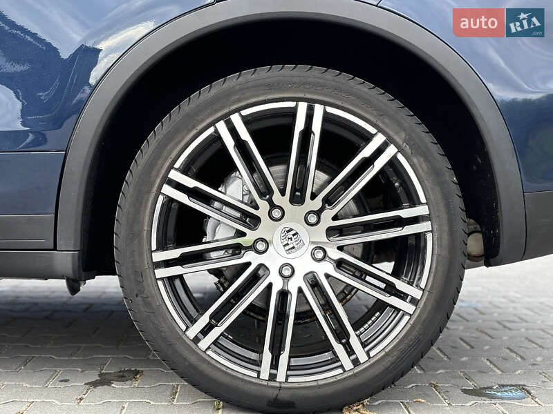Внедорожник / Кроссовер Porsche Cayenne 2012 в Тернополе