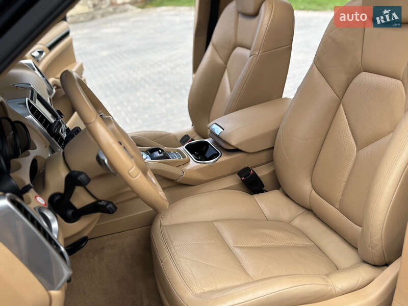 Внедорожник / Кроссовер Porsche Cayenne 2012 в Тернополе