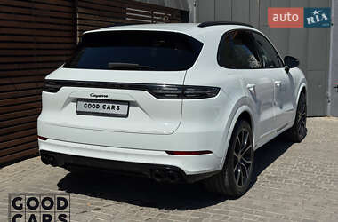 Внедорожник / Кроссовер Porsche Cayenne 2018 в 